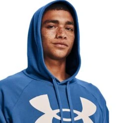 Under Armour Men's Rival Fleece Big Logo Hoodie Victory Blue / Onyx White 7 Under Armour Men's Rival Fleece Big Logo Hoodie Victory Blue / Onyx White -Sport Style Shop s7.v5 1357093 474 collar